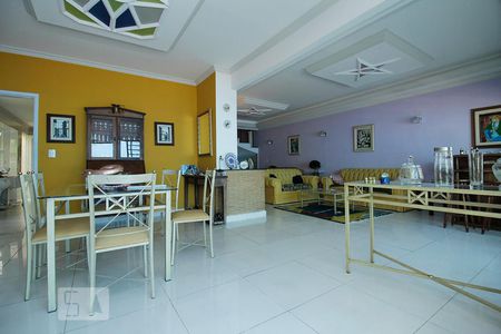 Casa à venda com 300m², 3 quartos e 4 vagas Casa à venda com 300m², 3 quartos e 4 vagasSala de Jantar