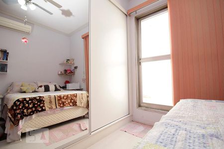 Casa à venda com 300m², 3 quartos e 4 vagas Casa à venda com 300m², 3 quartos e 4 vagasQuarto 1 - Armários