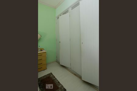 Casa à venda com 300m², 3 quartos e 4 vagas Casa à venda com 300m², 3 quartos e 4 vagasQuarto 2 - Armários