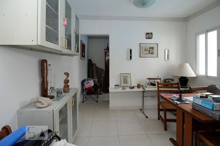 Casa à venda com 300m², 3 quartos e 4 vagas Casa à venda com 300m², 3 quartos e 4 vagasQuarto de Serviço