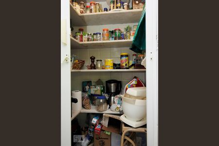 Casa à venda com 300m², 3 quartos e 4 vagas Casa à venda com 300m², 3 quartos e 4 vagasCozinha - Armários