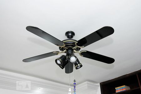 Casa à venda com 300m², 3 quartos e 4 vagas Casa à venda com 300m², 3 quartos e 4 vagasDetalhe quarto suíte - Ventilador