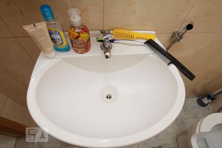 Casa à venda com 300m², 3 quartos e 4 vagas Casa à venda com 300m², 3 quartos e 4 vagasDetalhe do lavabo