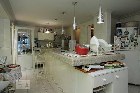 Casa à venda com 300m², 3 quartos e 4 vagas Casa à venda com 300m², 3 quartos e 4 vagasCozinha