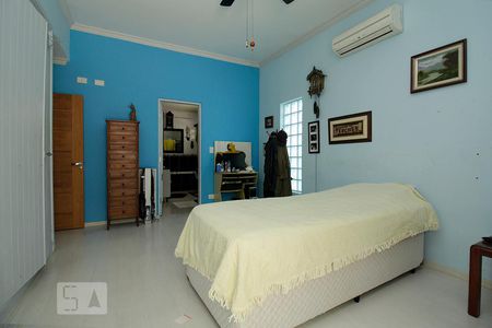 Casa à venda com 300m², 3 quartos e 4 vagas Casa à venda com 300m², 3 quartos e 4 vagasQuarto Suíte