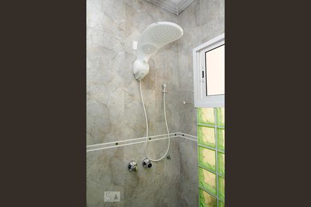 Casa à venda com 300m², 3 quartos e 4 vagas Casa à venda com 300m², 3 quartos e 4 vagasDetalhe banheiro 1 - Chuveiro