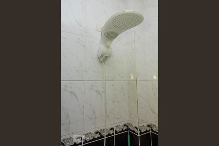 Casa à venda com 300m², 3 quartos e 4 vagas Casa à venda com 300m², 3 quartos e 4 vagasDetalhe banheiro suíte - Chuveiro