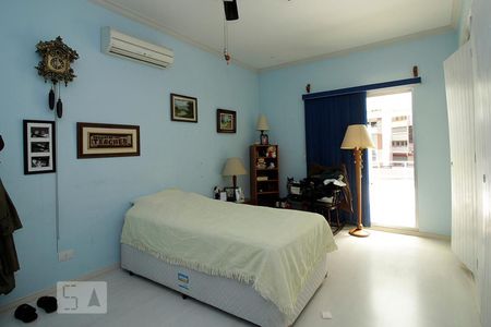 Casa à venda com 300m², 3 quartos e 4 vagas Casa à venda com 300m², 3 quartos e 4 vagasQuarto Suíte