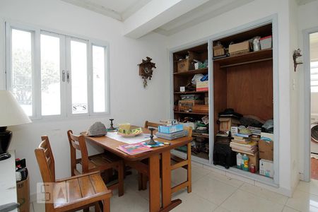 Casa à venda com 300m², 3 quartos e 4 vagas Casa à venda com 300m², 3 quartos e 4 vagasQuarto de Serviço