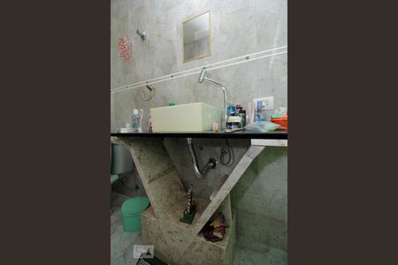 Casa à venda com 300m², 3 quartos e 4 vagas Casa à venda com 300m², 3 quartos e 4 vagasDetalhe banheiro 1 - Pia