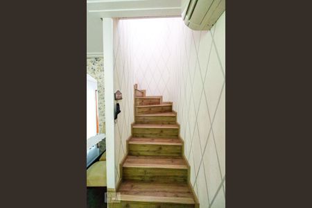 Escada de casa à venda com 3 quartos, 170m² em Jardim Terezópolis, Guarulhos