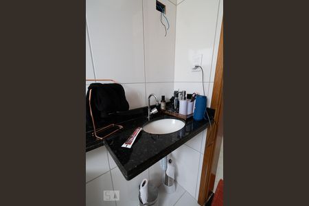 Banheiro da Suíte de casa de condomínio à venda com 3 quartos, 71m² em Vila Eldizia, Santo André