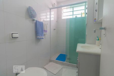 Banheiro de casa à venda com 2 quartos, 100m² em Vila Cordeiro, São Paulo