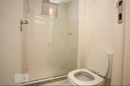 Banheiro de apartamento para alugar com 1 quarto, 40m² em Alto da Glória, Curitiba