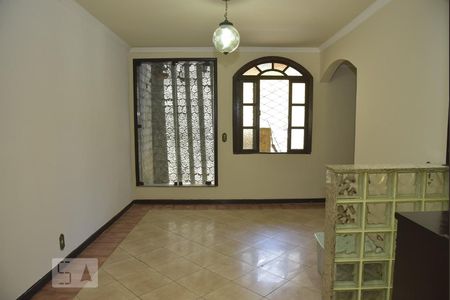 Sala de casa para alugar com 4 quartos, 339m² em Taquara, Rio de Janeiro