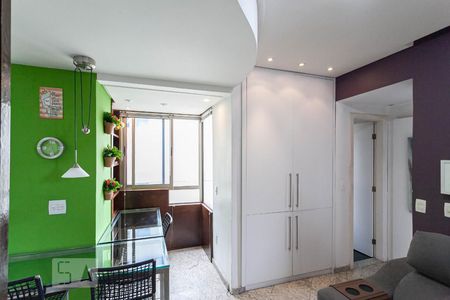 Sala de apartamento para alugar com 1 quarto, 44m² em Santo Antônio, Belo Horizonte