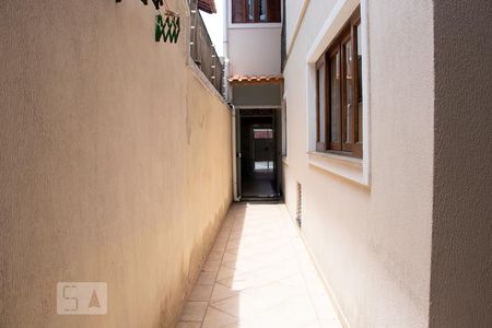 Corredor lateral de casa à venda com 3 quartos, 150m² em Vila Romano, São Paulo