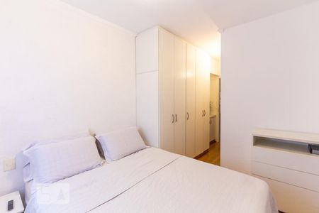 Suíte  de apartamento à venda com 3 quartos, 76m² em Vila Olímpia, São Paulo