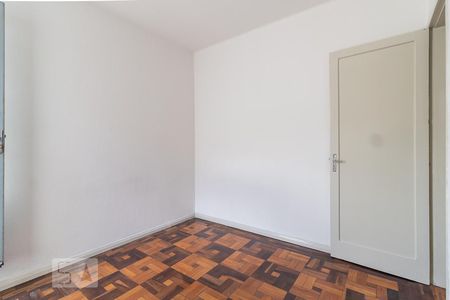 Dormitório de apartamento à venda com 3 quartos, 96m² em Navegantes, Porto Alegre