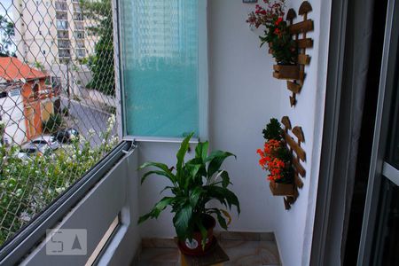 Sacada de apartamento para alugar com 2 quartos, 58m² em Chácara Agrindus, Taboão da Serra