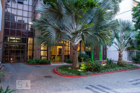 Apartamento para alugar com 92m², 2 quartos e 1 vaga Apartamento para alugar com 92m², 2 quartos e 1 vagaFachada e portaria