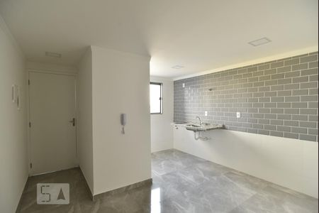 Sala e cozinha de apartamento para alugar com 1 quarto, 32m² em Vila Antonina, São Paulo