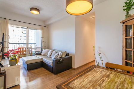 Sala de apartamento para alugar com 2 quartos, 76m² em Jardim Tupanci, Barueri