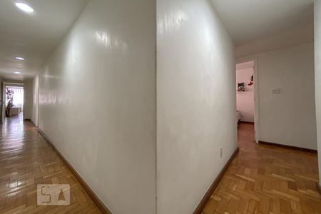 Corredor de apartamento à venda com 4 quartos, 180m² em Olaria, Rio de Janeiro