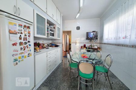 Casa à venda com 440m², 4 quartos e 3 vagas Casa à venda com 440m², 4 quartos e 3 vagasCozinha