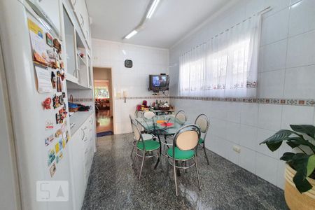 Casa à venda com 440m², 4 quartos e 3 vagas Casa à venda com 440m², 4 quartos e 3 vagasCozinha
