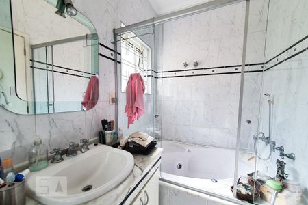 Casa à venda com 440m², 4 quartos e 3 vagas Casa à venda com 440m², 4 quartos e 3 vagasBanheiro