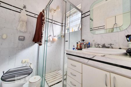 Casa à venda com 440m², 4 quartos e 3 vagas Casa à venda com 440m², 4 quartos e 3 vagasBanheiro