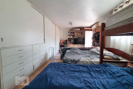 Casa à venda com 440m², 4 quartos e 3 vagas Casa à venda com 440m², 4 quartos e 3 vagasQuarto 3