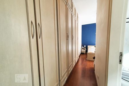 Casa à venda com 440m², 4 quartos e 3 vagas Casa à venda com 440m², 4 quartos e 3 vagasQuarto 2