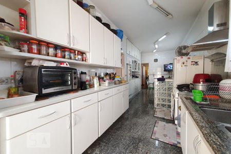 Casa à venda com 440m², 4 quartos e 3 vagas Casa à venda com 440m², 4 quartos e 3 vagasCozinha