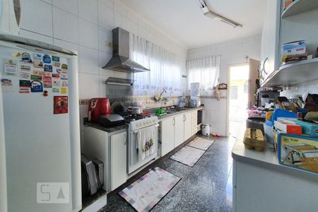Casa à venda com 440m², 4 quartos e 3 vagas Casa à venda com 440m², 4 quartos e 3 vagasCozinha