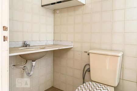 Banheiro de kitnet/studio para alugar com 1 quarto, 44m² em Centro, Campinas
