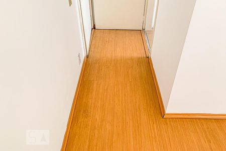 Corredor de kitnet/studio para alugar com 1 quarto, 44m² em Centro, Campinas