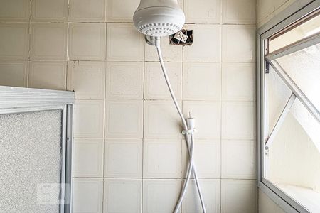 Banheiro de kitnet/studio para alugar com 1 quarto, 44m² em Centro, Campinas