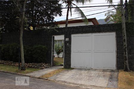 Fachada de casa de condomínio para alugar com 4 quartos, 571m² em Itanhangá, Rio de Janeiro