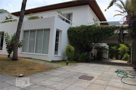 Fachada de casa de condomínio para alugar com 4 quartos, 571m² em Itanhangá, Rio de Janeiro