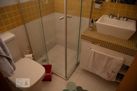Banheiro de casa de condomínio à venda com 3 quartos, 120m² em Vila Santo Estéfano, São Paulo