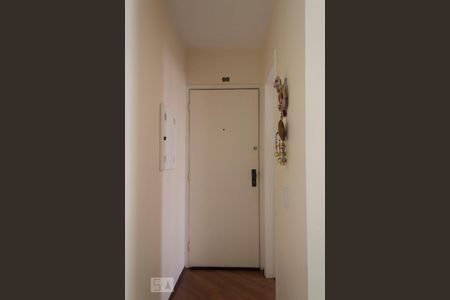 Corredor entrada de apartamento para alugar com 2 quartos, 60m² em Liberdade, São Paulo