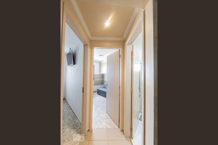 Corredor de apartamento para alugar com 2 quartos, 56m² em Vila Bertioga, São Paulo