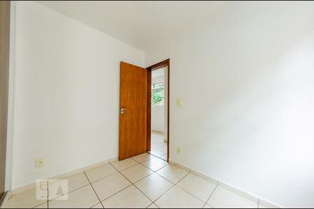 Quarto 1 de apartamento para alugar com 2 quartos, 51m² em Carlos Prates, Belo Horizonte