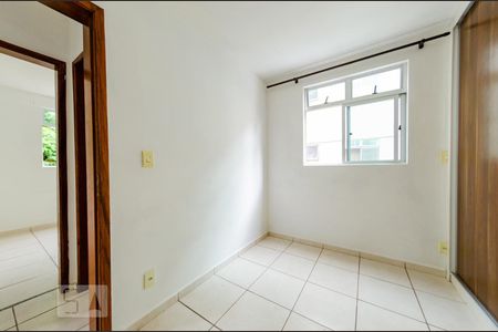 Quarto 1 de apartamento para alugar com 2 quartos, 51m² em Carlos Prates, Belo Horizonte