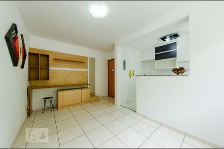 Sala de apartamento para alugar com 2 quartos, 51m² em Carlos Prates, Belo Horizonte