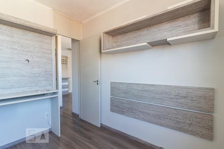 Dormitório 3 de apartamento à venda com 3 quartos, 51m² em Mário Quintana, Porto Alegre