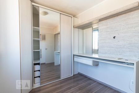 Dormitório 3 de apartamento à venda com 3 quartos, 51m² em Mário Quintana, Porto Alegre