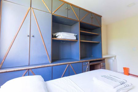 Casa à venda com 600m², 7 quartos e 6 vagas Casa à venda com 600m², 7 quartos e 6 vagasQuarto 3